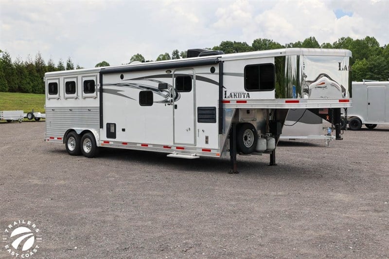 2016 Lakota Charger C8311RK