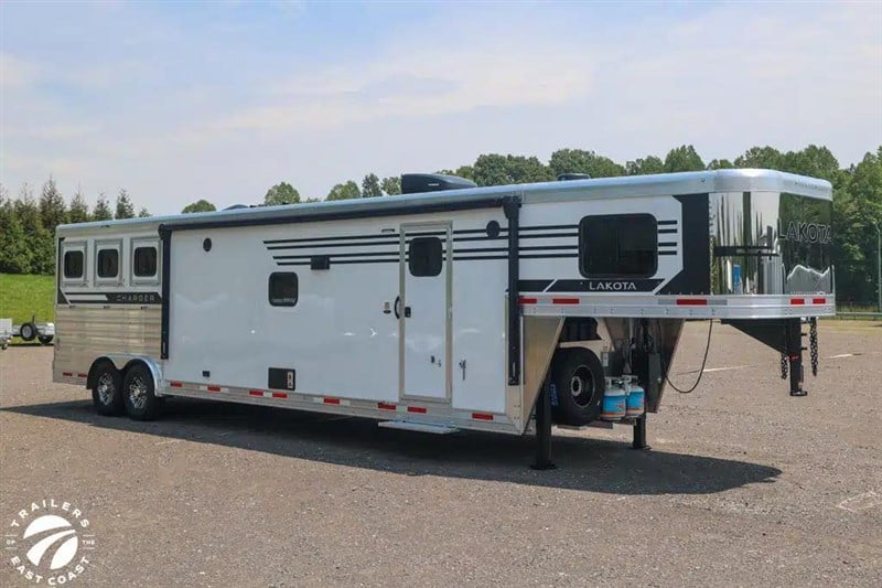 2027 Lakota Charger CH8316SR