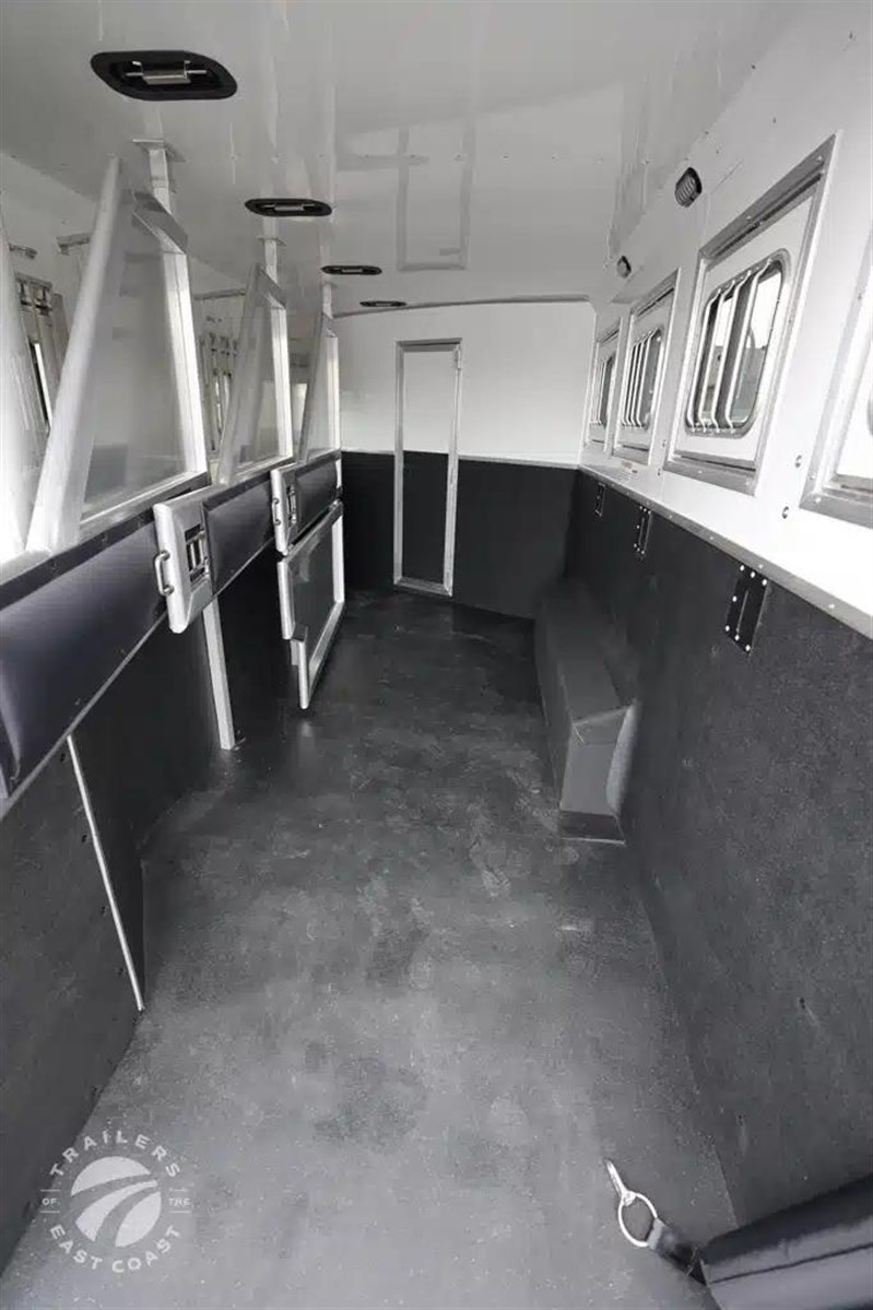 Trailer Photo 11
