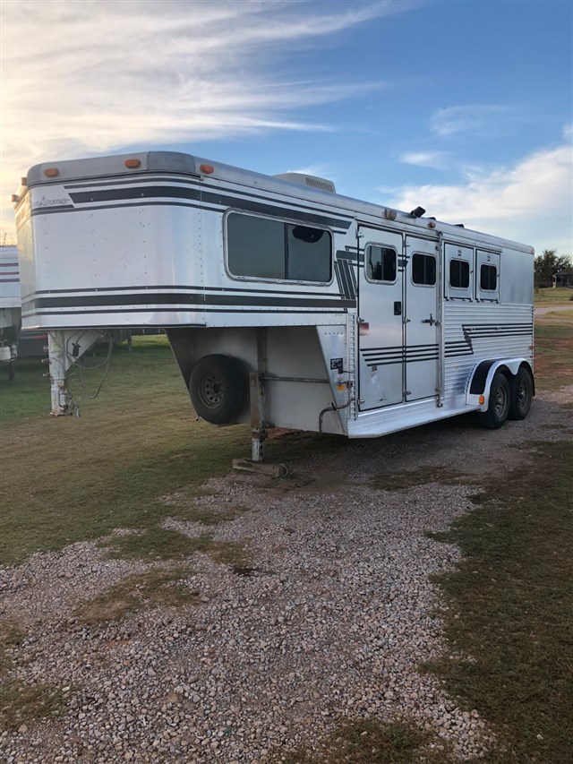 1995 Sundowner 3 HORSE W/ 4'weekender