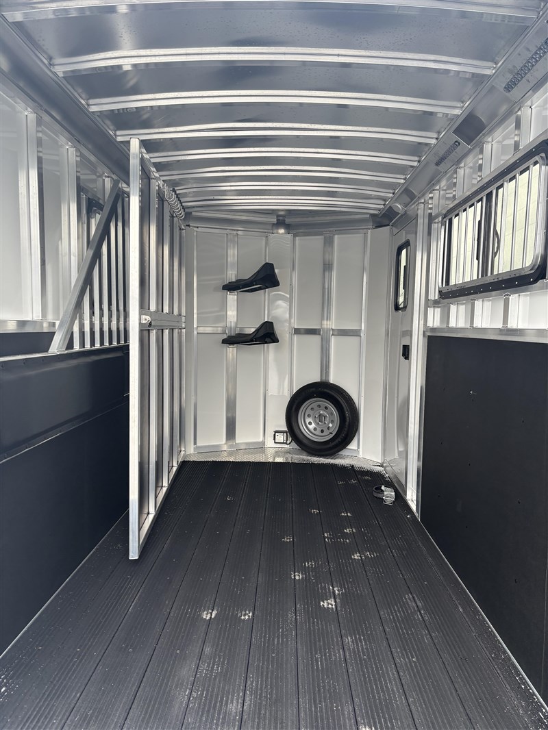 Trailer Photo 8