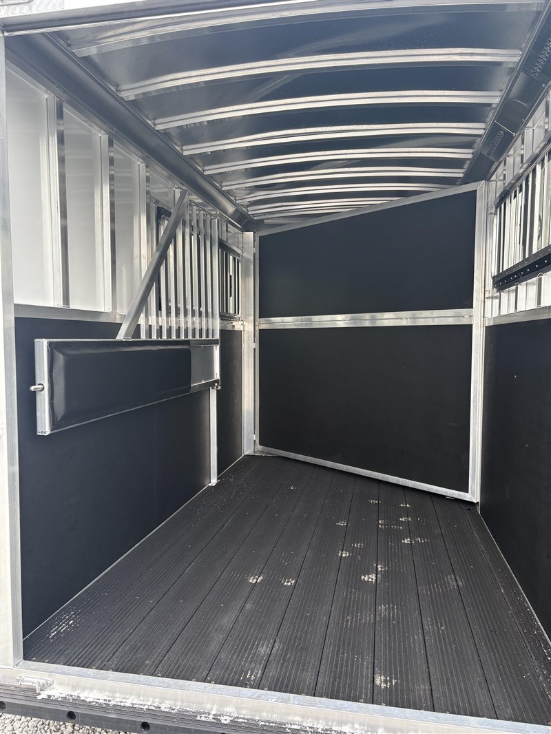 Trailer Photo 11