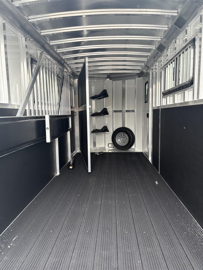 Trailer Photo 7