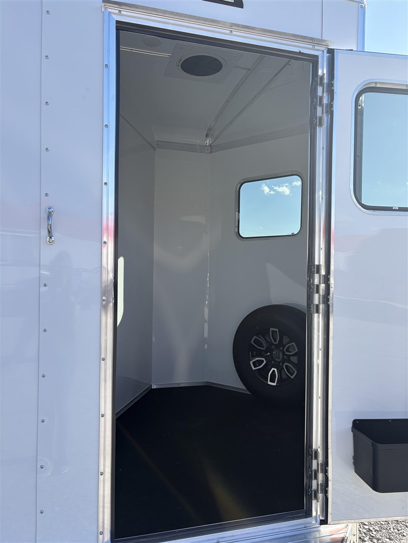 Trailer Photo 8