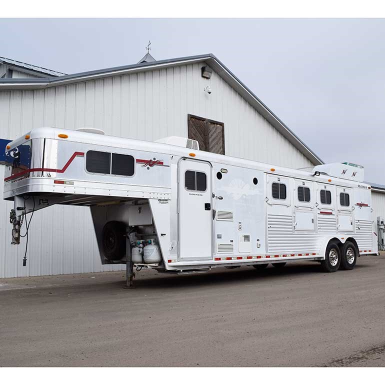 2002 Platinum Sale Pending 2002 Platinum 4 H Trailer 8' LQ