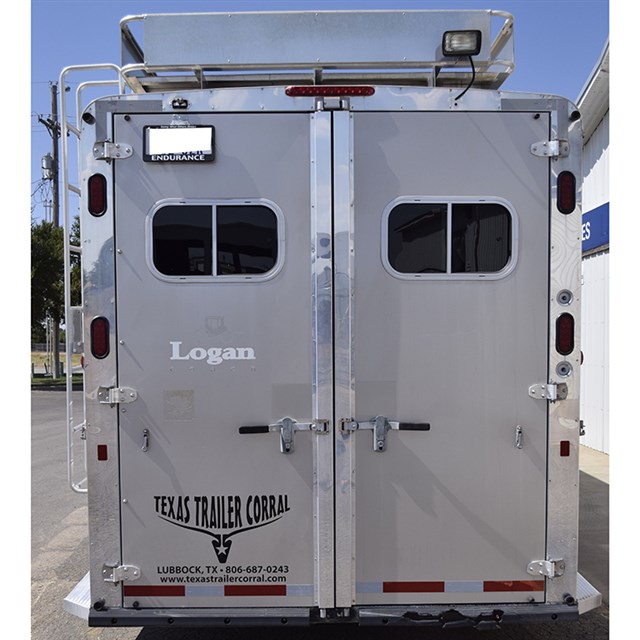 2007 Logan Coach 3Horse 10' LQ with Mid Tack & Bunk Beds