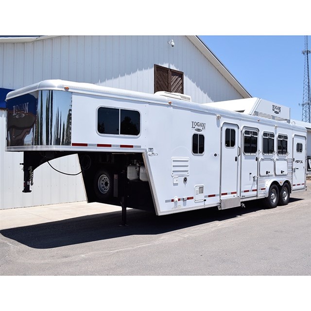 2012 Logan Coach Logan Coach 3 Horse Razor XL 9' LQ