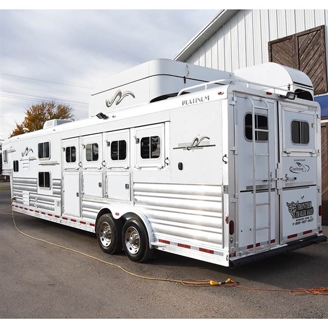 2006-platinum-4-horse-trailer-13-living-quarter-with-bunk-beds