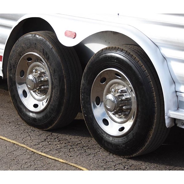 2006 Platinum 4 Horse Trailer 13' Living Quarter with Bunk Beds