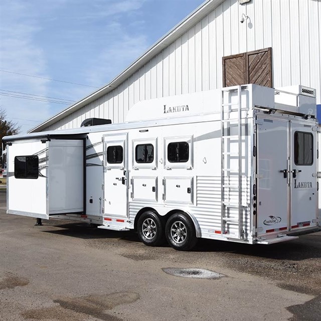 2018 Lakota Charger 3 Horse 11' Living Quarter with Slide