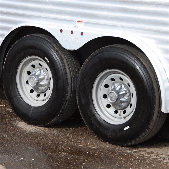 2018 Lakota Stock Combo 11' Living Quarter Slide Out Pre Owned