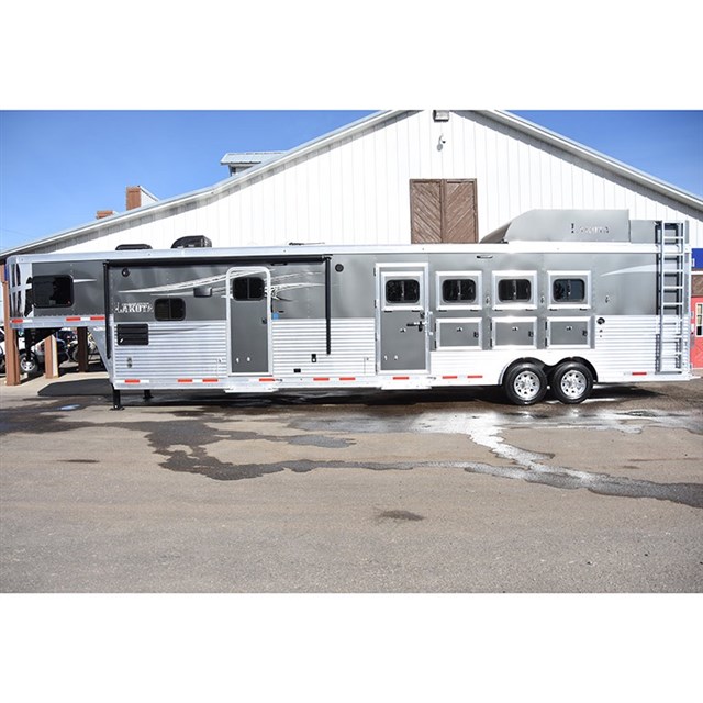 2018 Lakota Charger 4 Horse 15' LQ with Bunk Beds & Slide Out