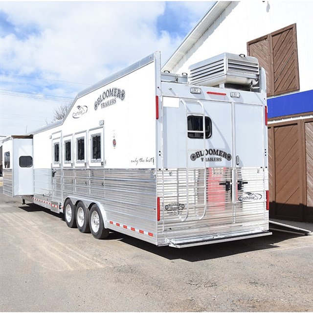 2016 Bloomer 4 Horse Trailer 18' Outlaw Conversion