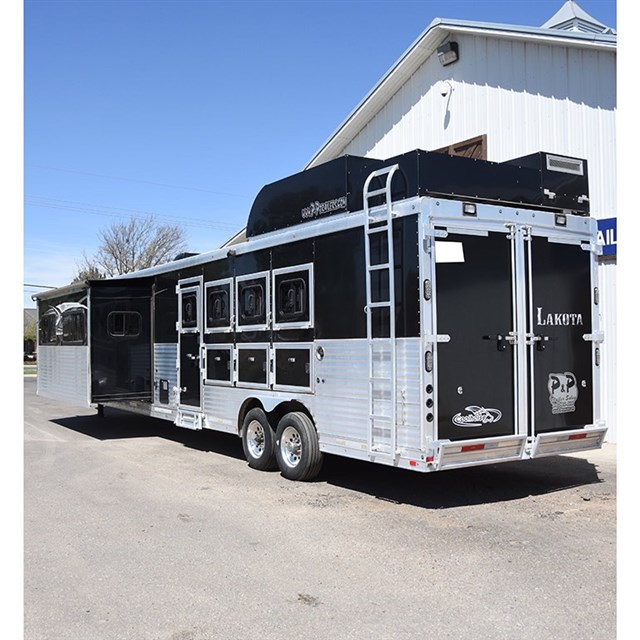 2015 Lakota 4 Horse Side Load 17' LQ with Super Slide