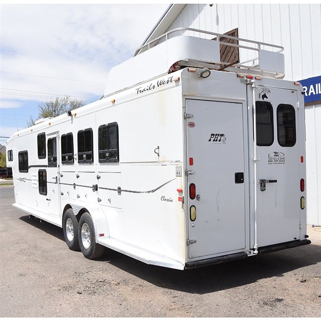 2005 Trails West 4 Horse 13' Bunk Bed Living Quarter
