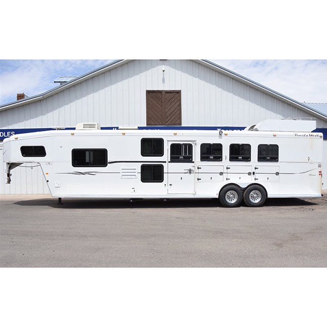 2005 Trails West 4 Horse 13' Bunk Bed Living Quarter