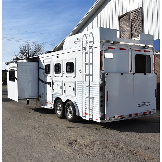 2014 Lakota 3 Horse 11' LQ with Slide Out