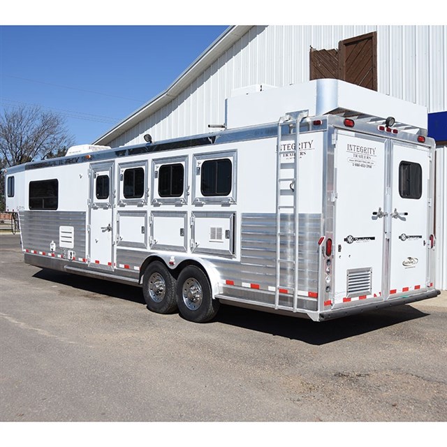 2005 Integrity 4 Horse Trailer with 10' LQ