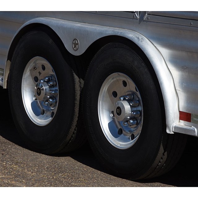 2006 Bloomer 4 Horse Trailer 15' LQ Fold Down Bunk Above Sofa