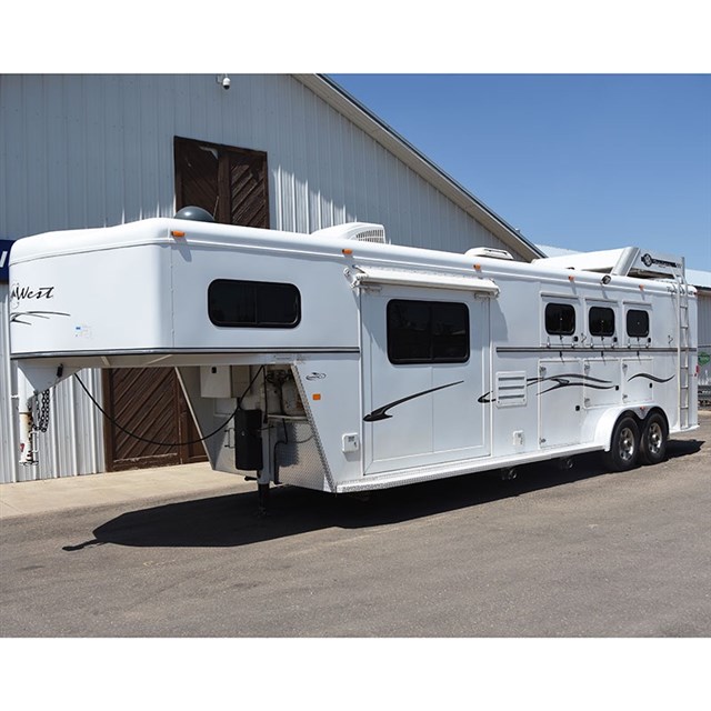 2008 Trails West 3 Horse 10'x15' LQ