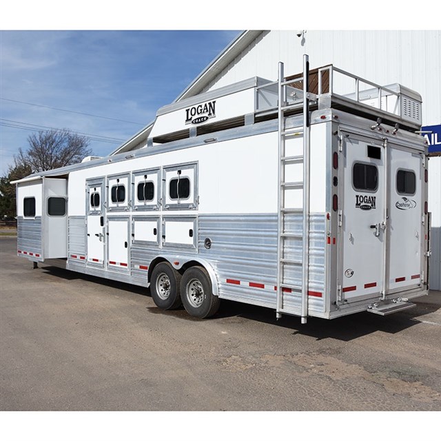 2016 Logan 4 Horse 12' Living Quarter Horse Trailer