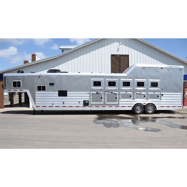 2015 Featherlite 5 Horse 13' Living Quarter Horse Trailer