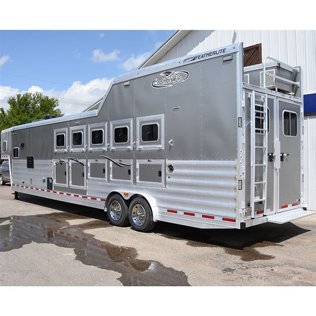 2015 Featherlite 5 Horse 13' Living Quarter Horse Trailer