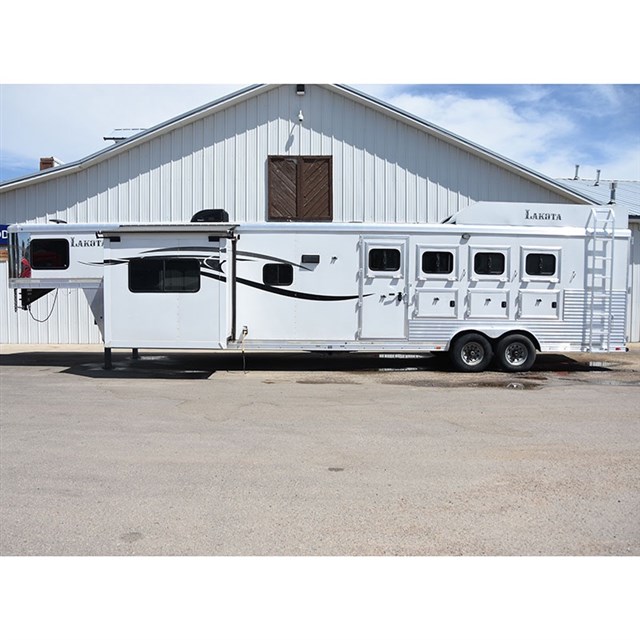 2014 Lakota Charger 4 Horse 15' LQ Trailer