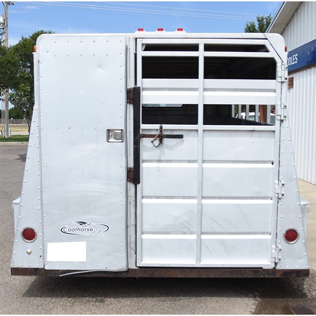 1986 3 Horse Bumper Pull Trailer