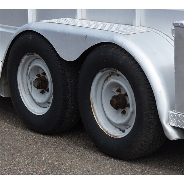 1986 3 Horse Bumper Pull Trailer