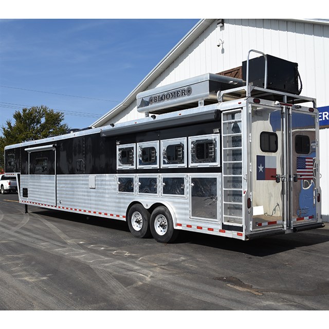 2006 Bloomer 4 Horse Trailer Reverse Load