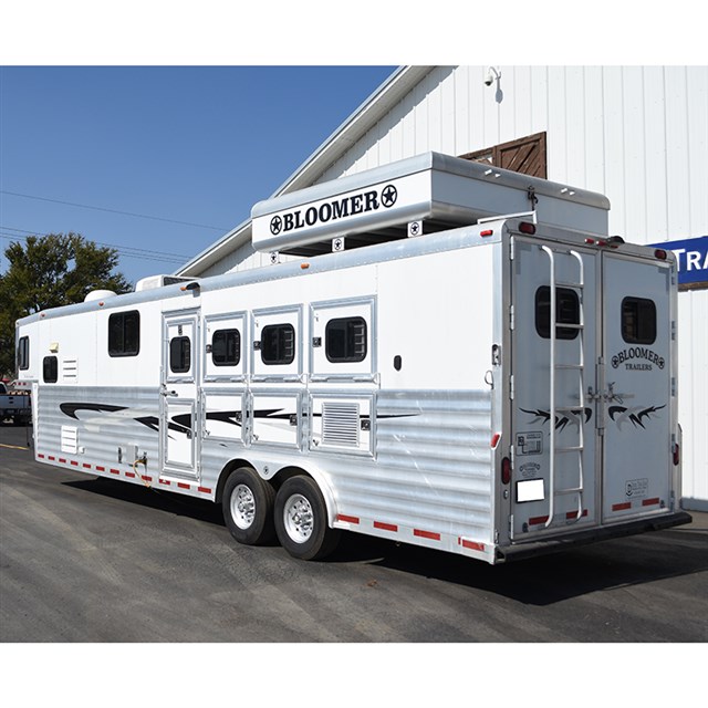 2003 Bloomer 4 Horse Trailer 14 Lq W Bunk Beds