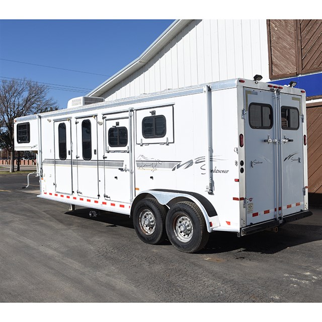 2002 Sundowner 2 Horse 5' Weekend Package LQ