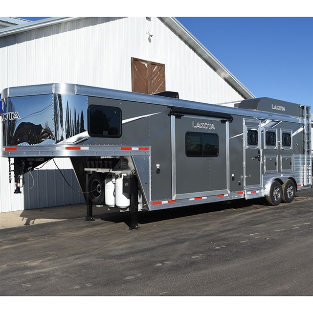 2021 Lakota Charger Horse 11' Living Quarter With Slide