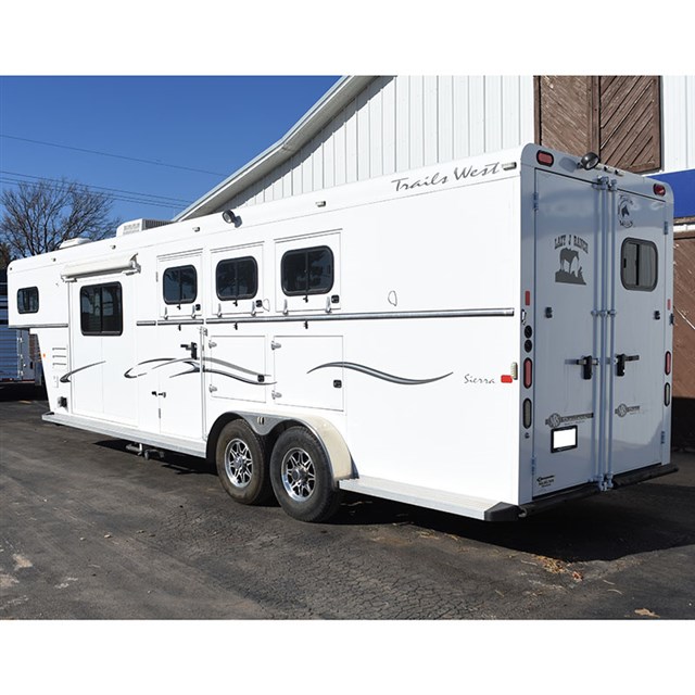 2011 Trails West 3 Horse 10' x 15' LQ
