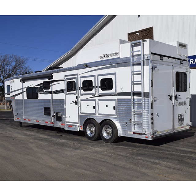 2016 Lakota 3 Horse Big Horn 14' Slide Out