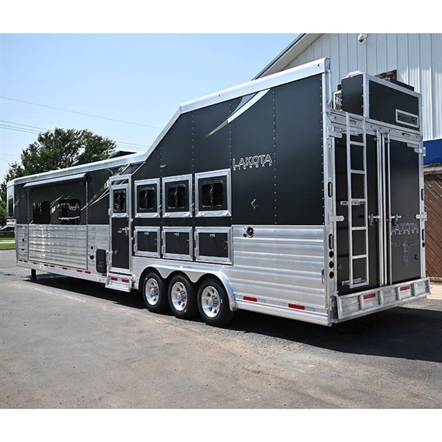 2022 Lakota Big Horn 4 Horse 18' LQ PC Load Triple Axle