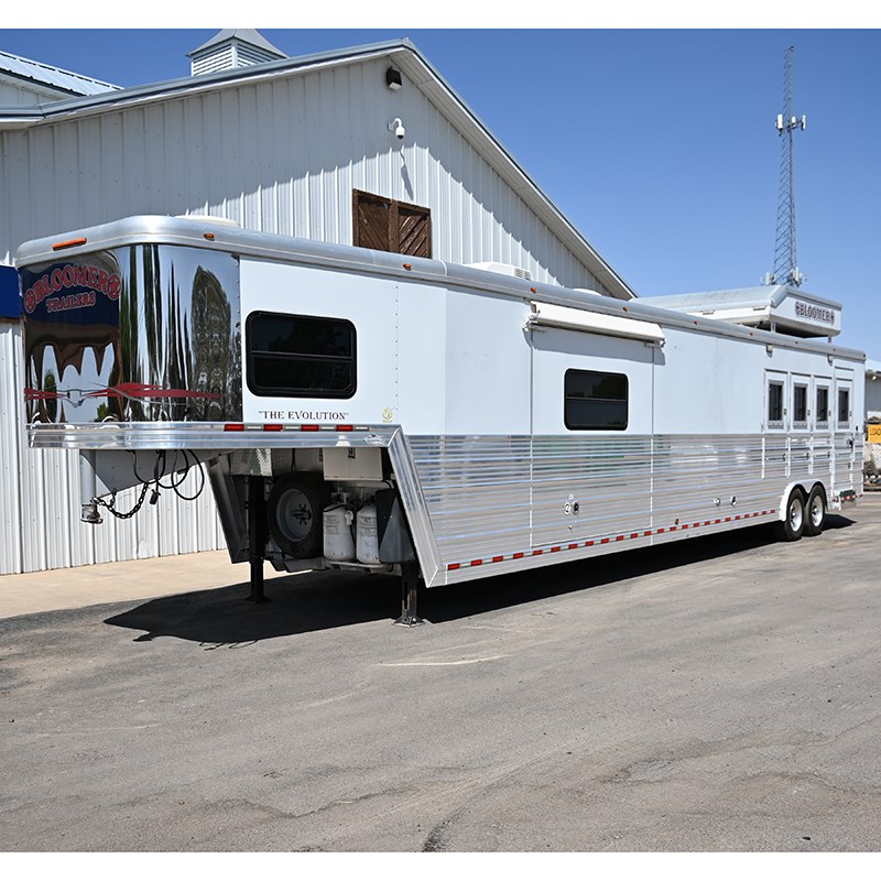 2008 Bloomer 4 Horse Reverse Load 16' Living Quarter with Slide