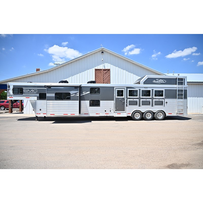 2019 SMC Laramie 4 Horse 18' LQ, Bunk Bed, Side Load