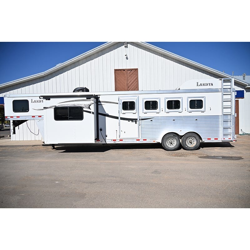 2015 Lakota charger 4 horse trailer 11' lq model c411rk