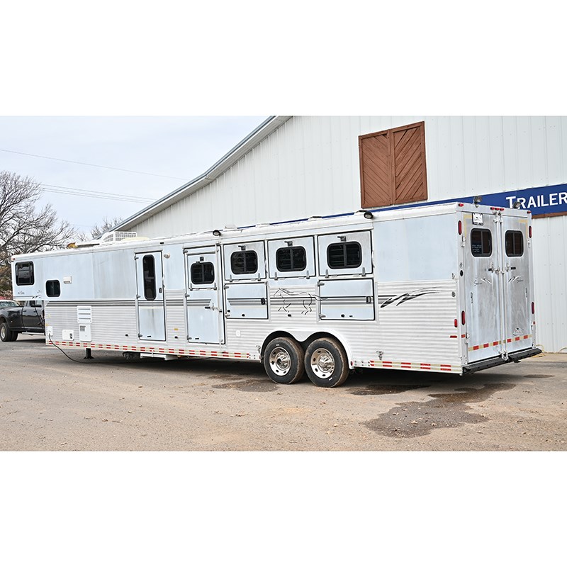 2003 Sundowner Sierra 17' Living Quarter Bunk Beds, Air Ride