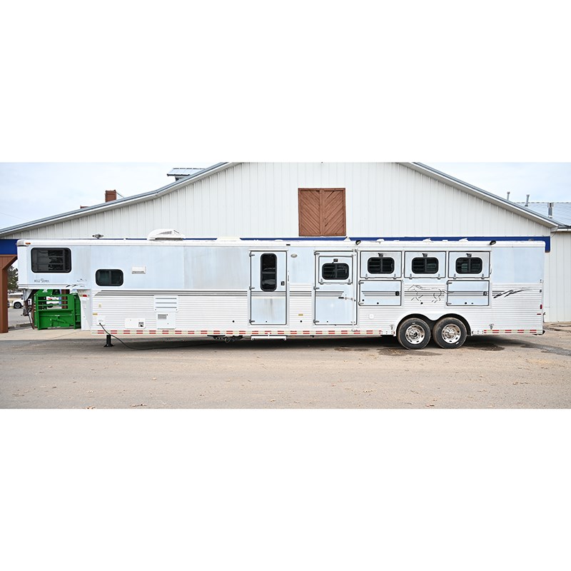 2003 Sundowner Sierra 17' Living Quarter Bunk Beds, Air Ride