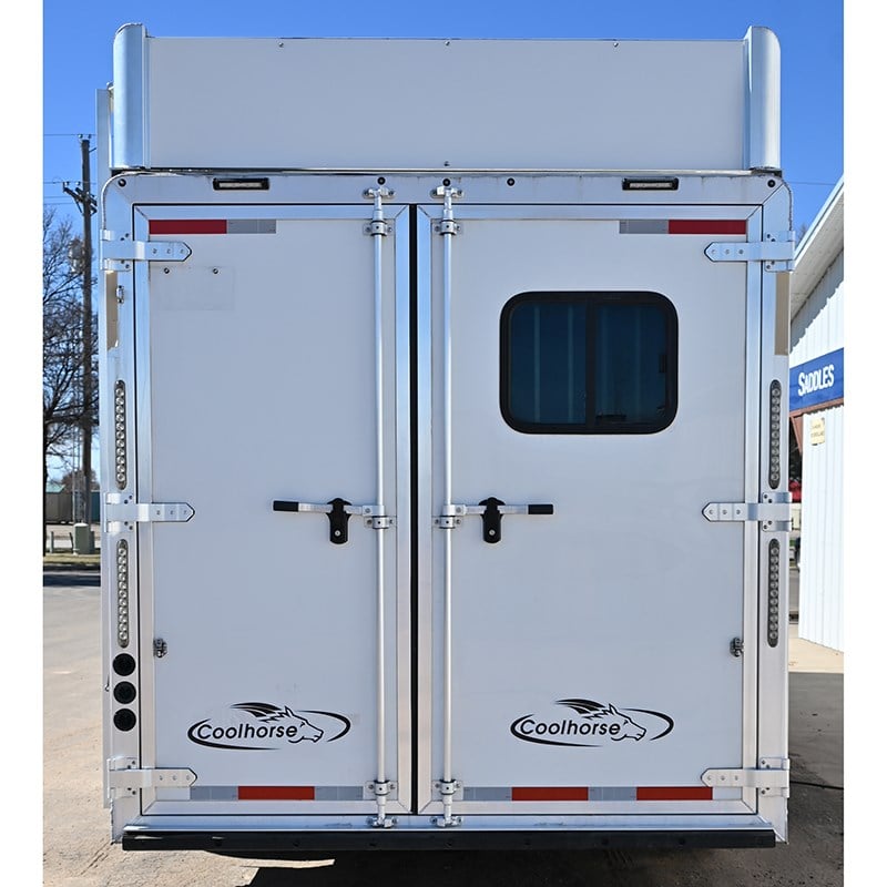 2019 smc 3 horse 8' living quarter horse trailer