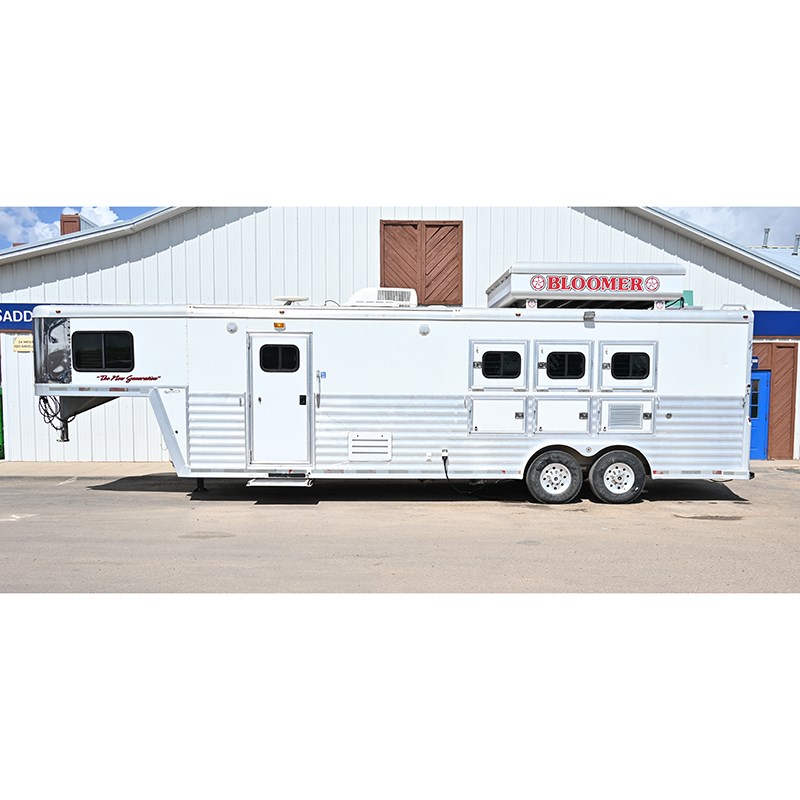 2004 Bloomer 12' living quarter horse trailer