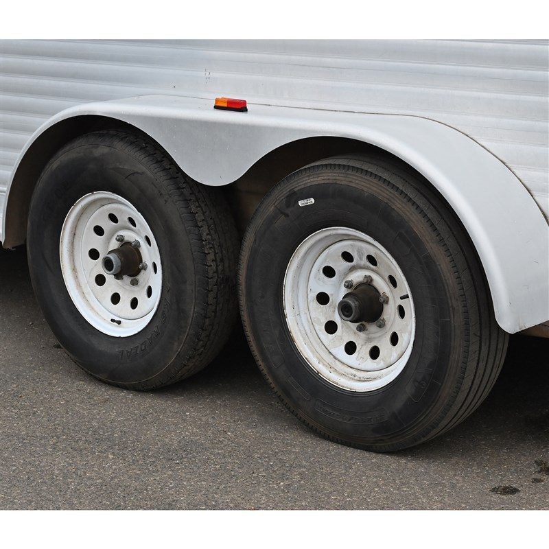 2006 Exiss 3 horse trailer with 4' weekend package lq