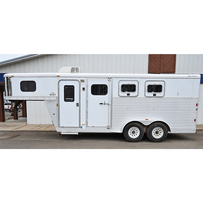 2006 Exiss 3 horse trailer with 4' weekend package lq