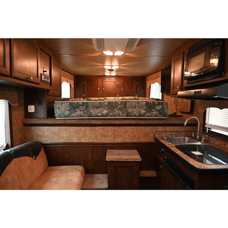 2015 Exiss stock combo 8' living quarter horse trailer