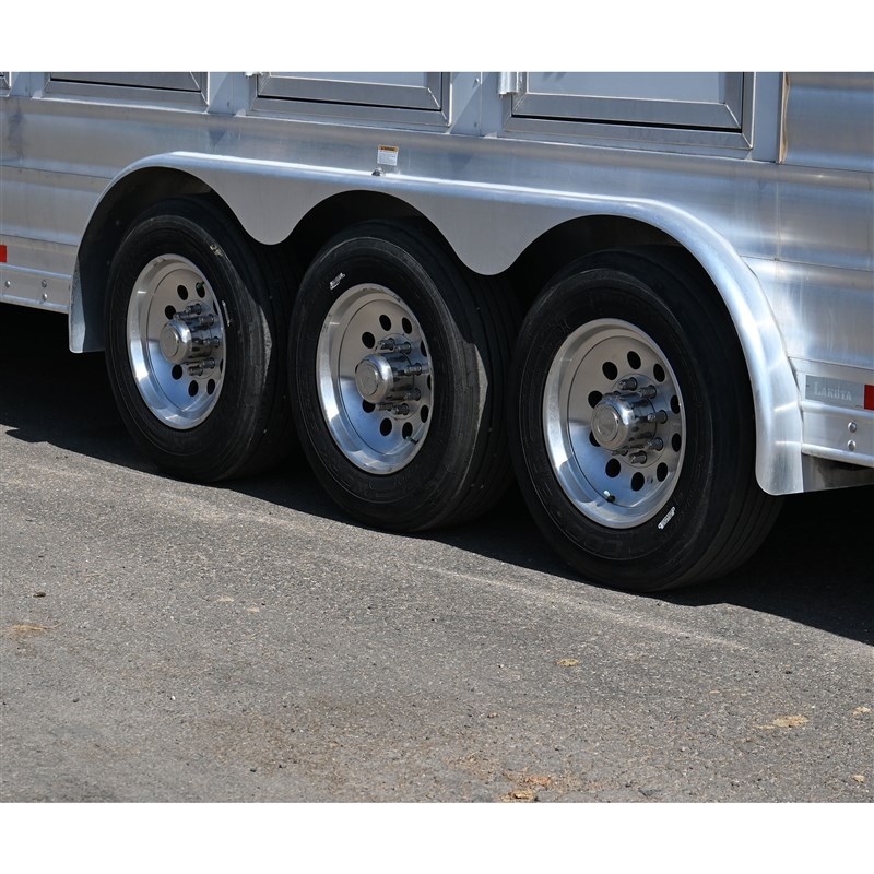 2023 Lakota charger 5 horse trailer with 13' slide out