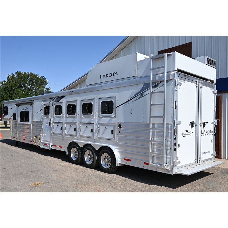 2023 Lakota charger 5 horse trailer with 13' slide out