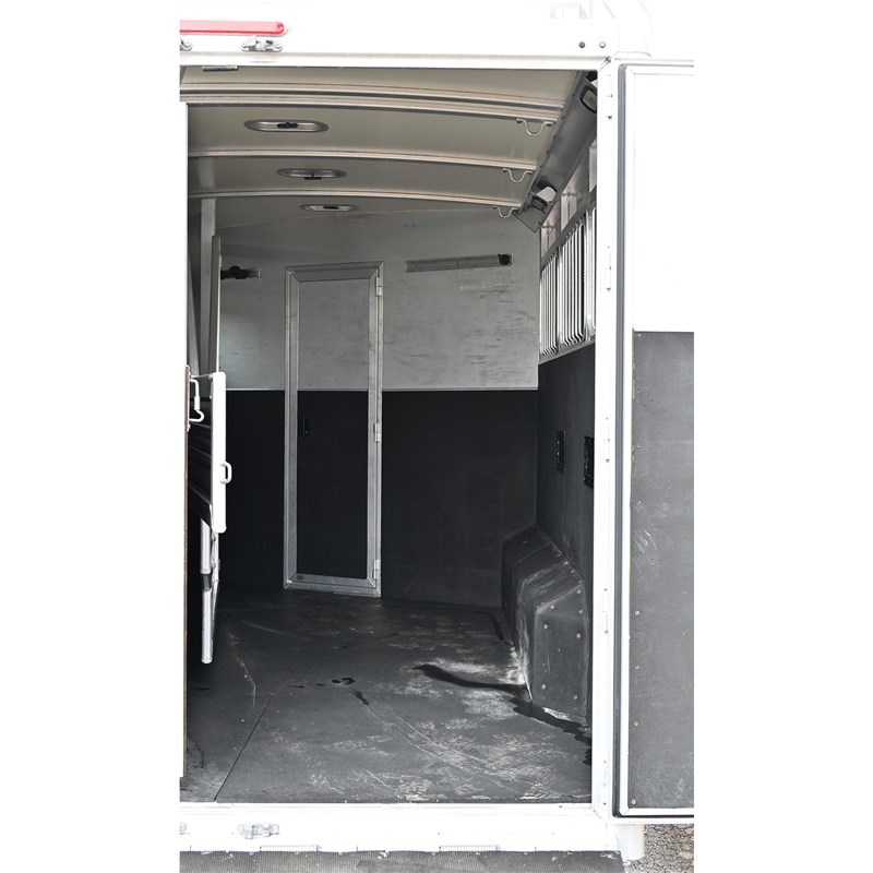 Trailer Photo 12